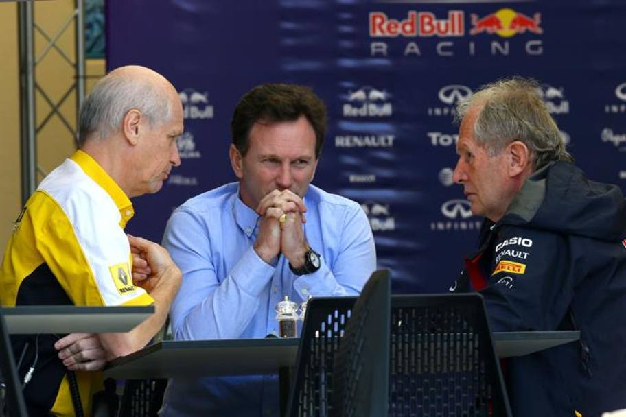 Pensieri cupi in casa Red Bull: Christian Horner e Helmut Marko, rispettivamente team principal e responsabile del Motorsport della Red Bull, al tavolo con  Jean Michel Jalinier, presidente di Renault Sport. Colombo